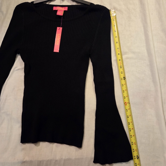 Chic Black Ribbed Top - Picture 7 of 12